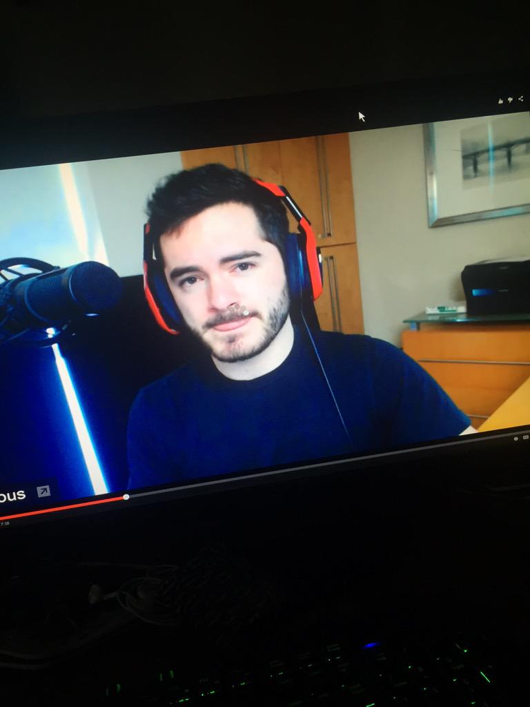 MLGDamagedTv's tweet photo. Having 💩 internet pays off @ProSyndicate @waglington @IIJERiiCHOII @CaptainSparklez @OMGitsfirefoxx #captainsparklez http://t.co/Vbv0wxzxTV