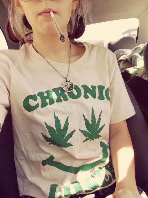 FemaleStoners tweet picture