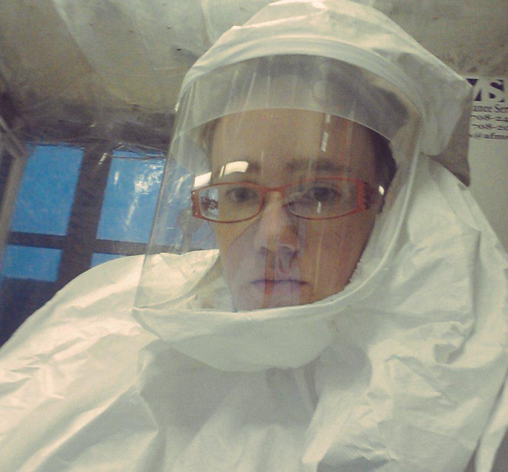 cueEVILlaugh's tweet photo. My viruses bring all the boys to the lab and they like that hazmat suit is fab! #distractinglysexy http://t.co/pzhLfyPZJl