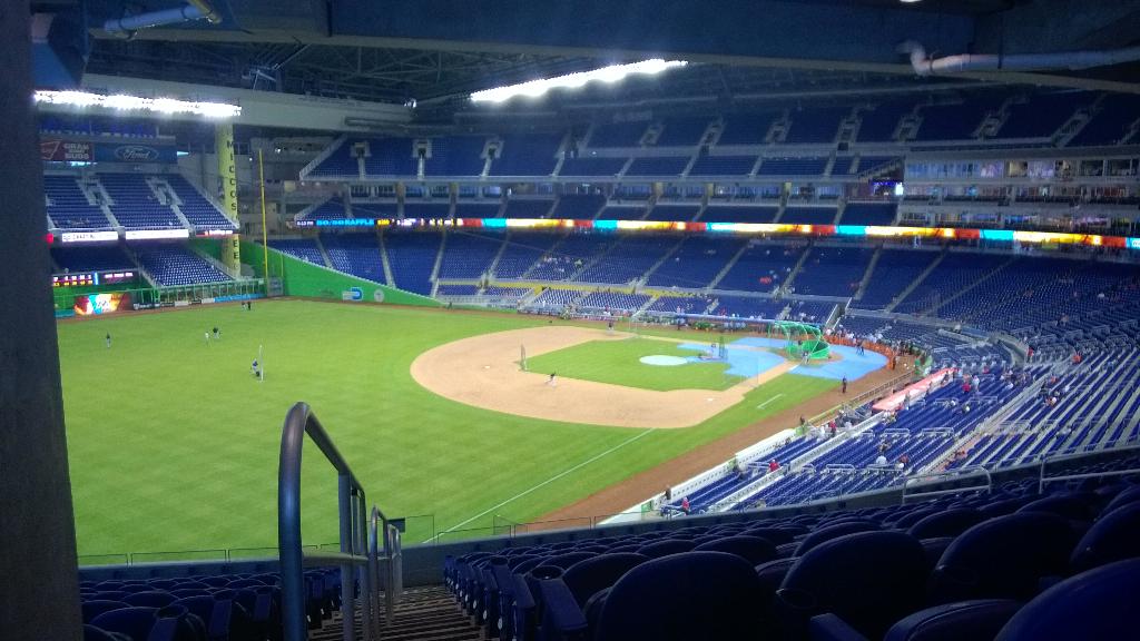 SwagaSports's tweet photo. With @unosdp @Snap2Live @MarlinsAyudan commiting to using sports and our networks to raise awareness on #Snap2Live http://t.co/N386EwraQX