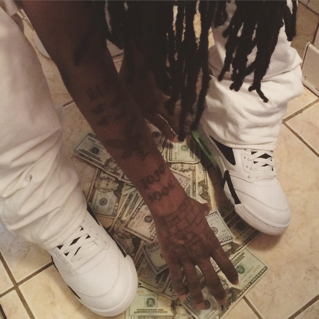 P_Rico069's tweet photo. Picking Up Money 🎲💰🍭💤💤😂 http://t.co/0wfNNetiDR