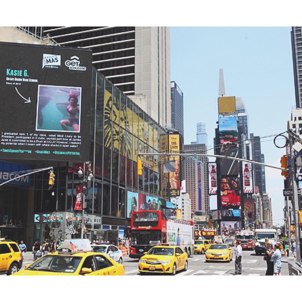 kasiedia's tweet photo. 🚖 Thanks so much for featuring me &amp; granting me a scholarship!🔔💜 #TimesSquareYearbook #recognizepotential #GRAD4MÁS http://t.co/AOCHJf7qXb