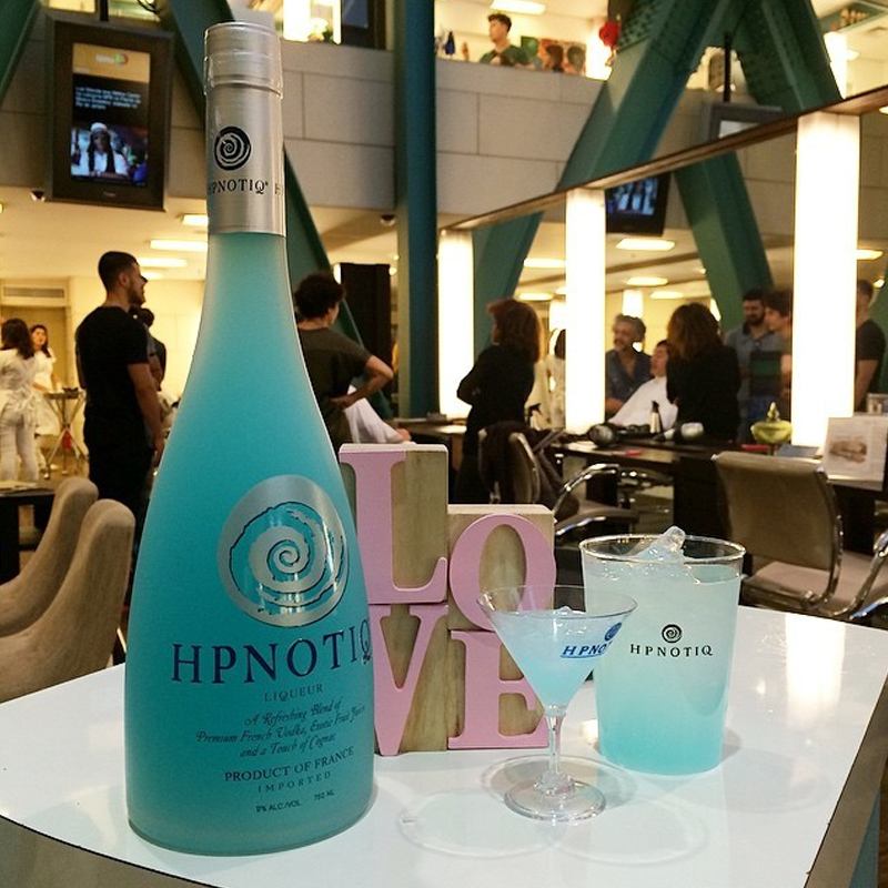 Hpnotiqve's tweet photo. Una deliciosa manera de recibir la noche... ¿no crees? ¡Anímate! #LiveLouder >>> @todovinobr http://t.co/aE1qJUklSt