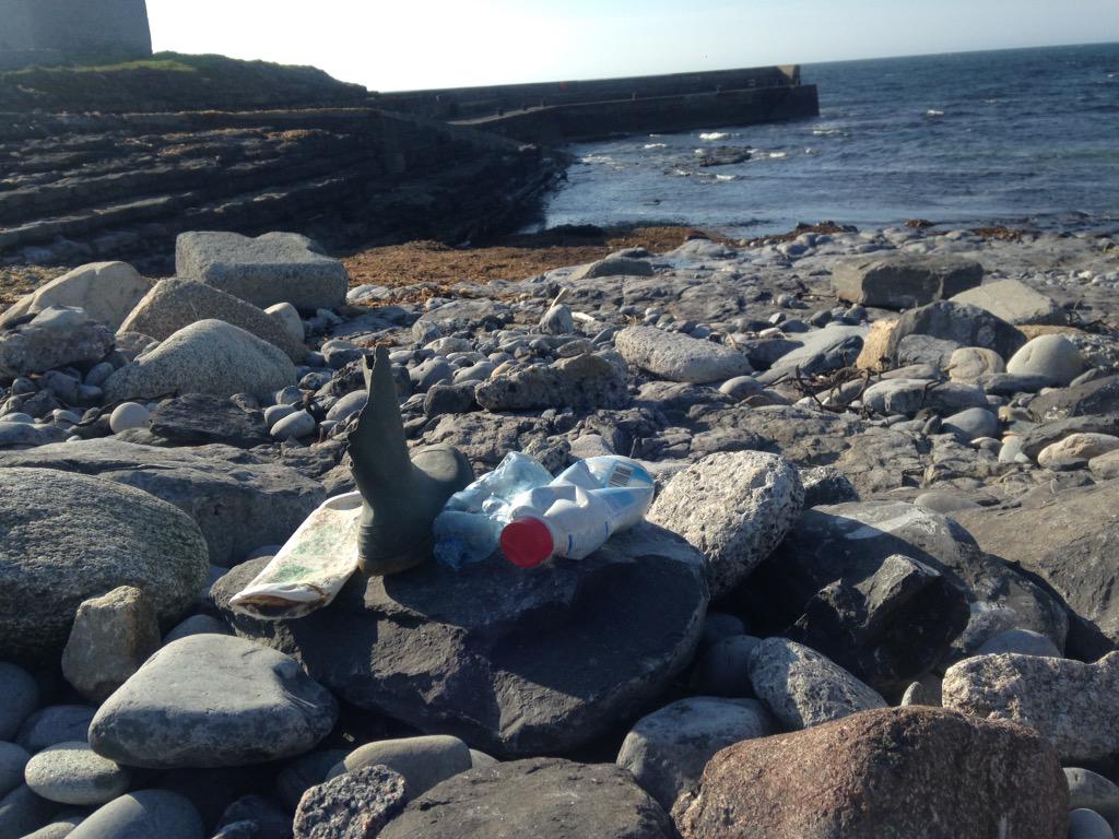 PaddlingForward's tweet photo. @PaddlingForward: Day 24 Easky #pickupthree #pickupfour #twominutebeachclean @sascampaigns http://t.co/9w5bfbvy3g