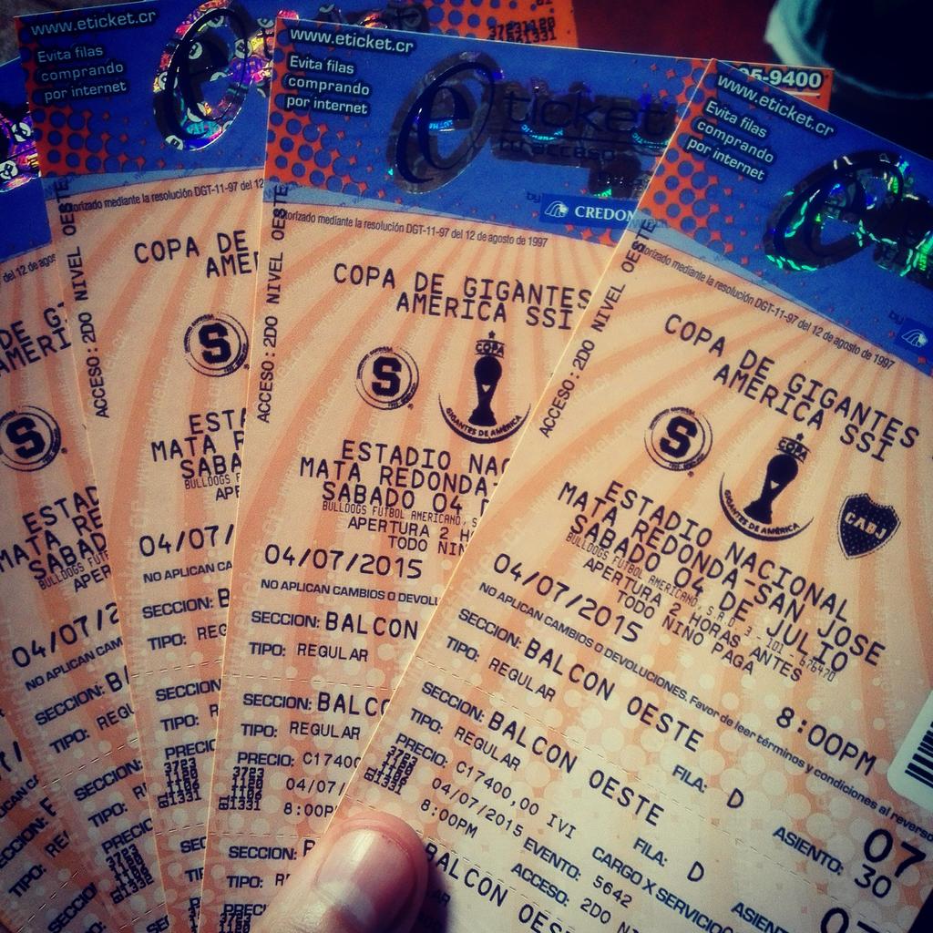 ldiegoac's tweet photo. Entradas listas @marcelo_meli  @nicolascolazo @leamarin22 @danistone25  mi sueño es  tener mi camisa autografiada. http://t.co/u1sYm3CSdr