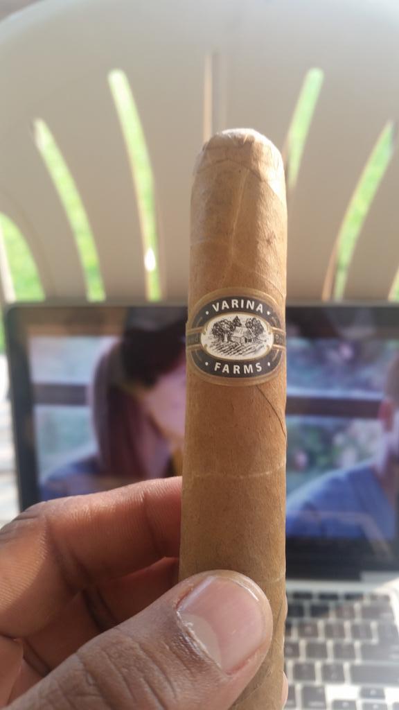 aaronayo1's tweet photo. Smoke of the day #yardgar #cigars http://t.co/YSgZbxCfaA