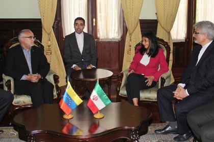VTVcanal8's tweet photo. Canciller venezolana se reunió con parlamentarios de Irán: Han venido con mensajes de paz http://t.co/88H4GMpWsP  http://t.co/lgN02wDQof
