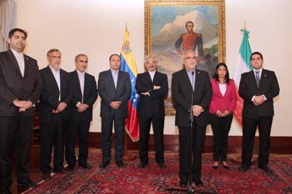 VTVcanal8's tweet photo. Canciller venezolana se reunió con parlamentarios de Irán: Han venido con mensajes de paz http://t.co/88H4GMpWsP  http://t.co/lgN02wDQof