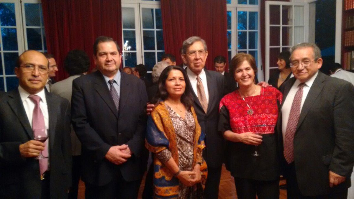 aalmac1's tweet photo. Compartieron con el Ing. @c_cardenas_s los asesores y directivos de la AALMAC democrática. http://t.co/sxMhd4hy4A