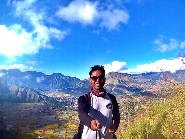 Ketampanan tiada tara bapak @Semblehok memakai seragam #KNK_Kustom diatas awan😘