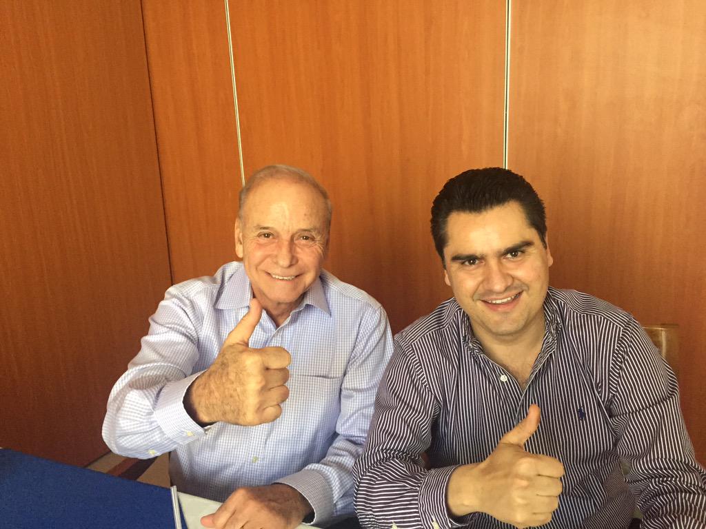 Aquí en Hillo comiendo con <a href="/JavierGandaraM/">Javier Gándara</a> Saludos a los Priistas que dicen que está en las Vegas je #SiguenMintiendo