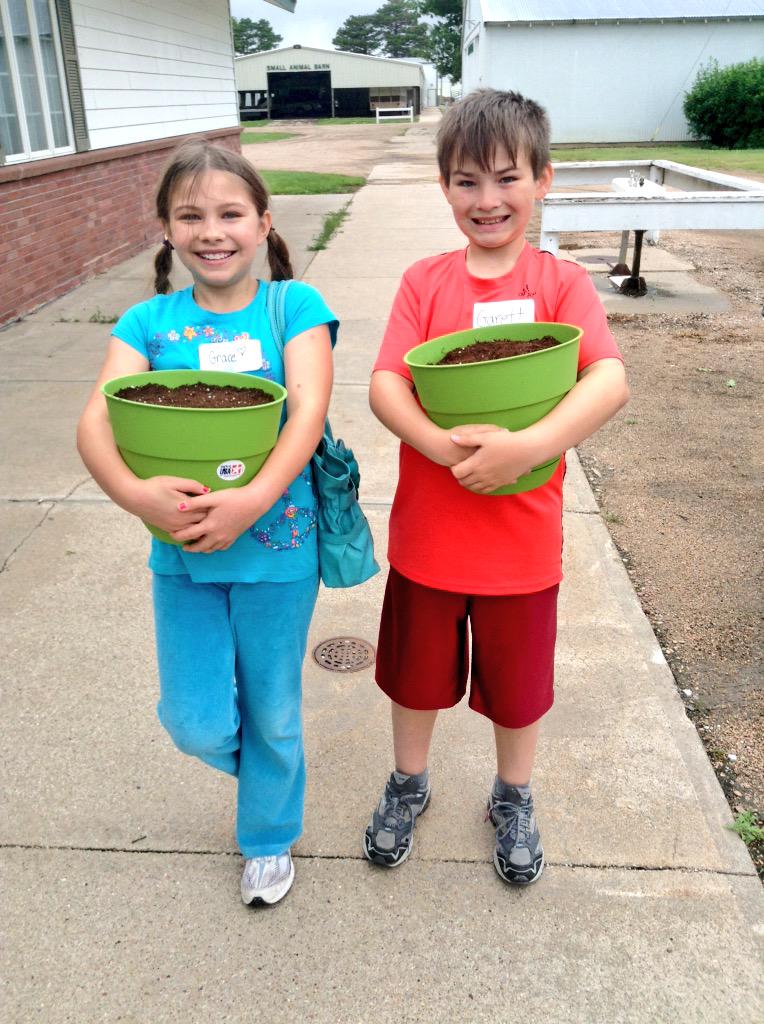 YorkCountyNE_4H's tweet photo. We got to learn all about different kinds of trees and even plant our own today thanks to @pallsthree #LeafingOut http://t.co/PlewFx2h9h