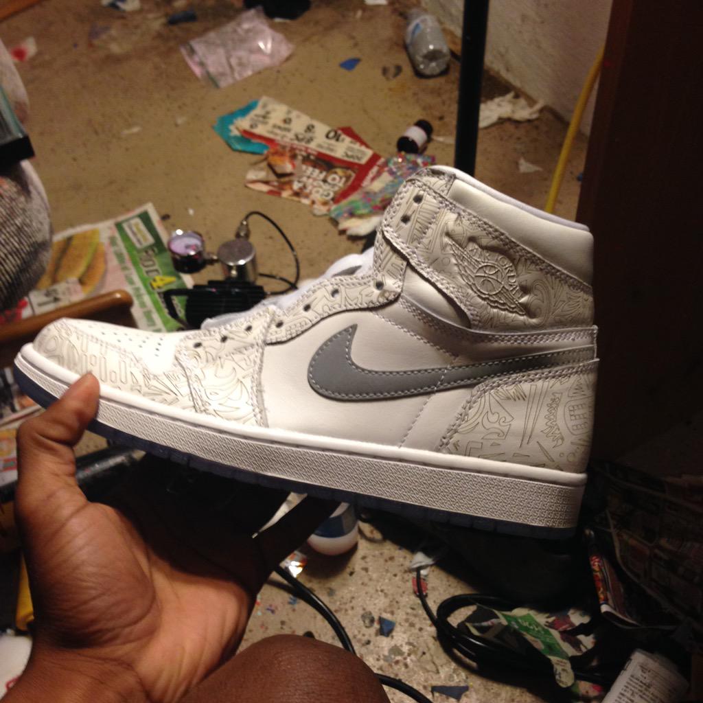 spraykingsC's tweet photo. no matter what they say about Mike he provides so many of us canvas' to create art "6 time champs 1's"
#SprayKings🎨👞 http://t.co/jah3MBLiIN