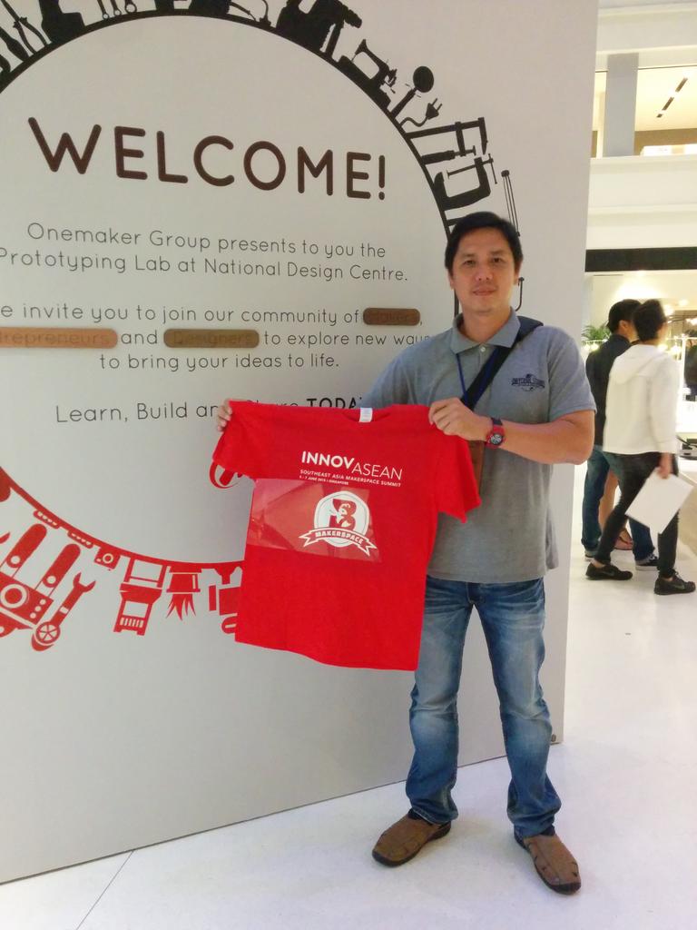 MakerspaceBKS's tweet photo. T-shirt #MakerspaceBKS dari #InnovASEAN http://t.co/LY8uF1y1Sx