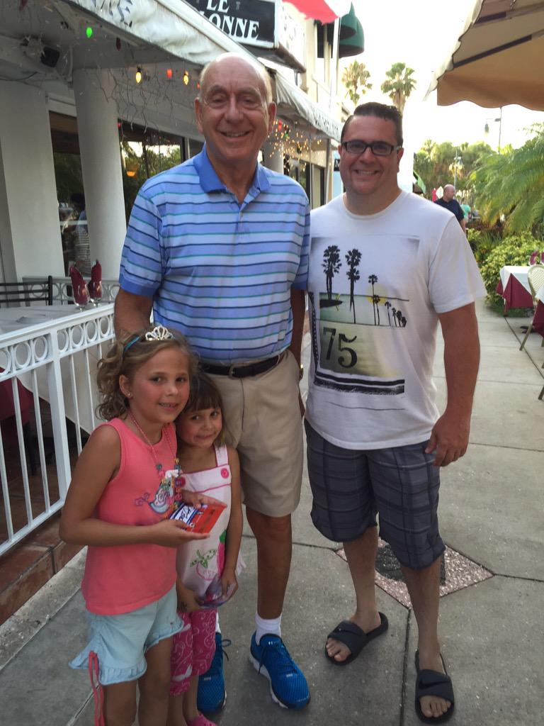 Urbb007's tweet photo. @DickieV very awesome meeting a fellow Jerseyan and college hoops hero!!!! #beatchildrenscancer #hugginthewife http://t.co/c6UE7aXX3i