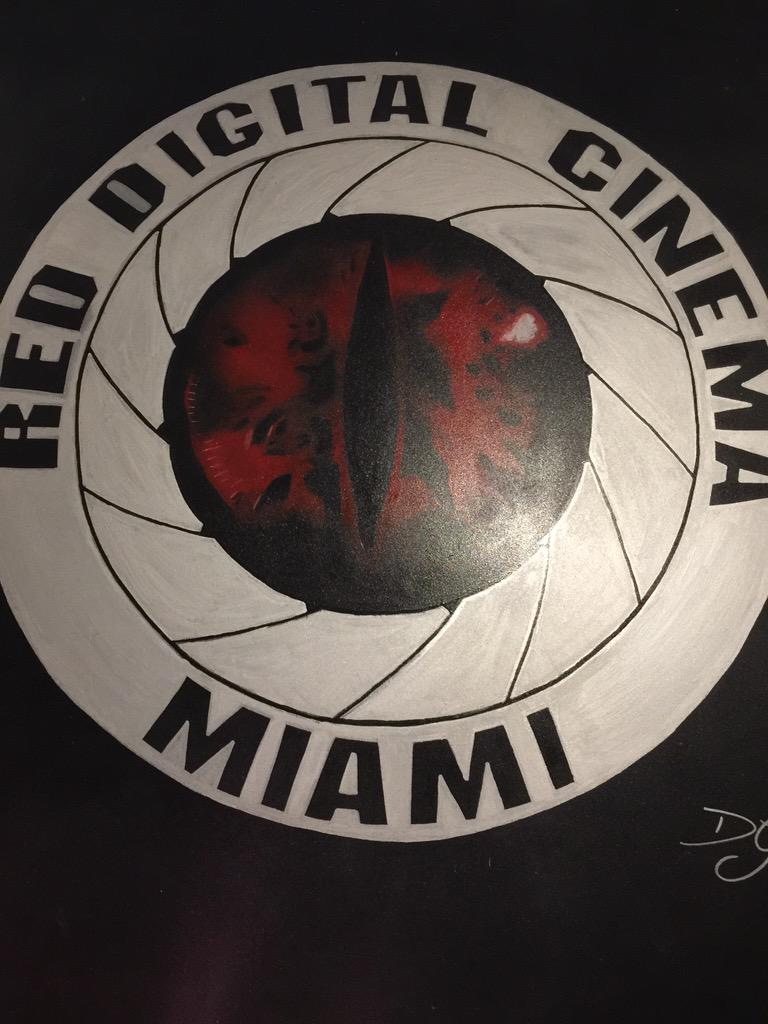 ChristianAcosta's tweet photo. Celebrando en la fiesta de #REDMiami ¿Quienes vienen????? http://t.co/nRH5vTQpvB