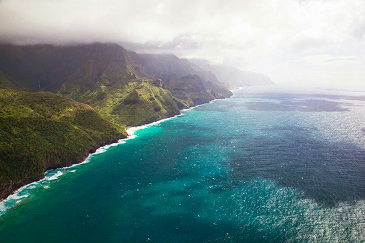 weretraveling's tweet photo. Take to the skies to admire these #ColorsofHawaii! See #Kauai for yourself! #LetHawaiiHappen #Hawaii #WereTraveling http://t.co/FG44gPIrNW