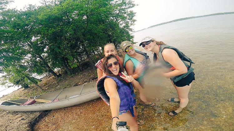kmajnic's tweet photo. island 🚣🏽🌺 http://t.co/BeCktMnUoS