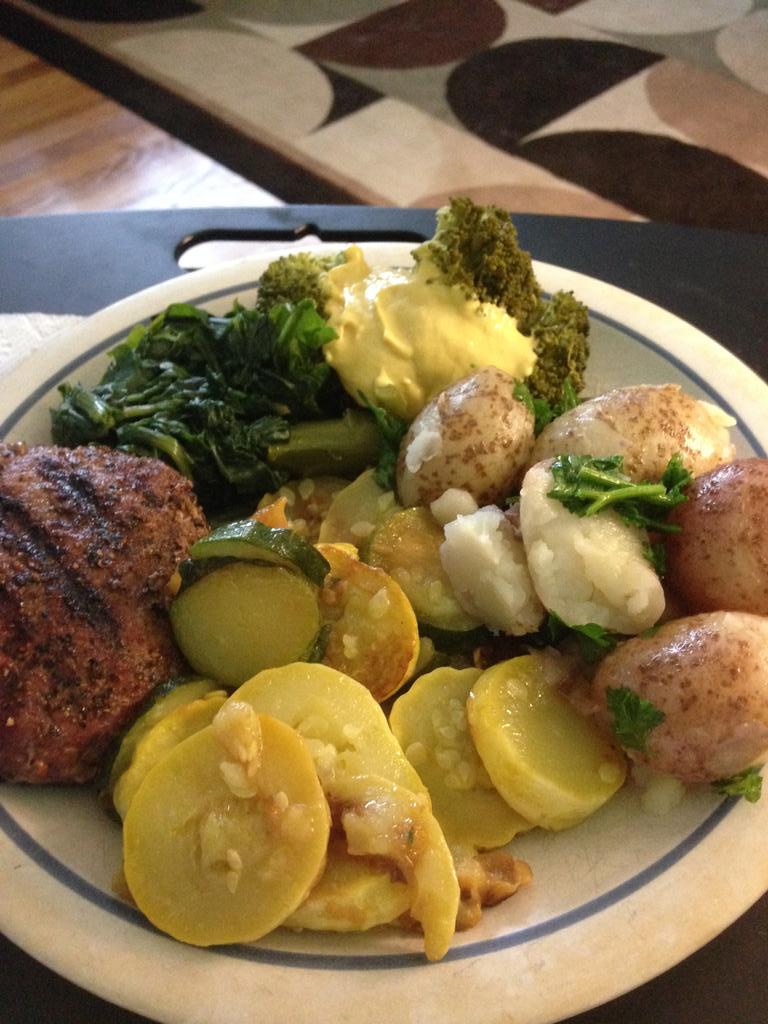 bjsurry4h's tweet photo. No 100 mile meal needed in Downtown Carsley--all these veggies grown in the backyard garden! #billiejeansfarewelltour http://t.co/vvQKxW8EWp