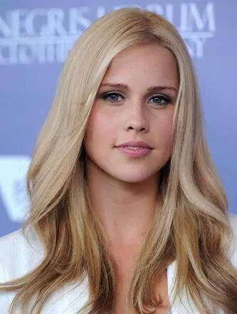 Rainha Happy Birthday Claire Holt 