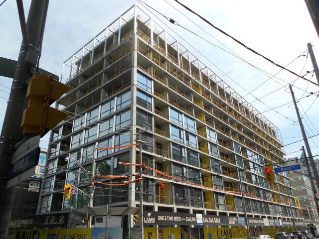 BluescapeMgmt's tweet photo. @TheBrantPark shaping up!
@FortressRDI @BradJLamb @_archAlliance_ 
#torontocondos #toronto #bluescapeprojects http://t.co/YUW5LRMibH