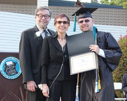DanielPearlFdn's tweet photo. Congrats to @ThePearlPost's online EIC @chbisgator for winning the Daniel Pearl Award &amp; Scholarship. #Classof2015 http://t.co/W6O7KhfByr