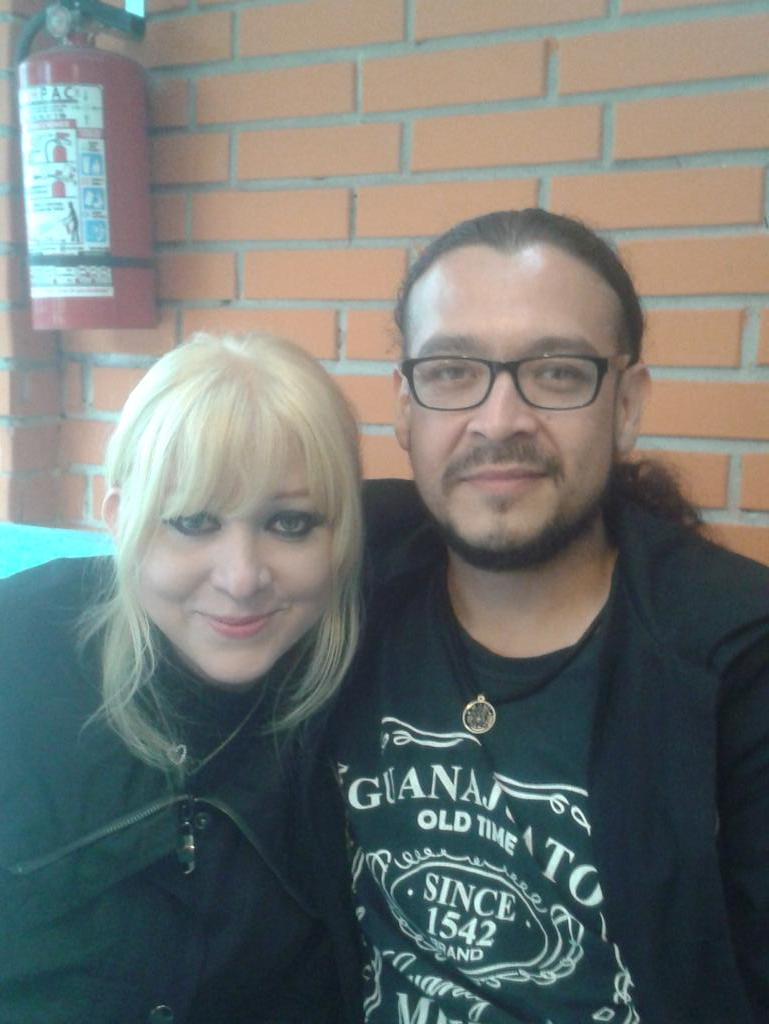 ParadogmaRock's tweet photo. Hechando el cafesin http://t.co/1iZ85HxONl