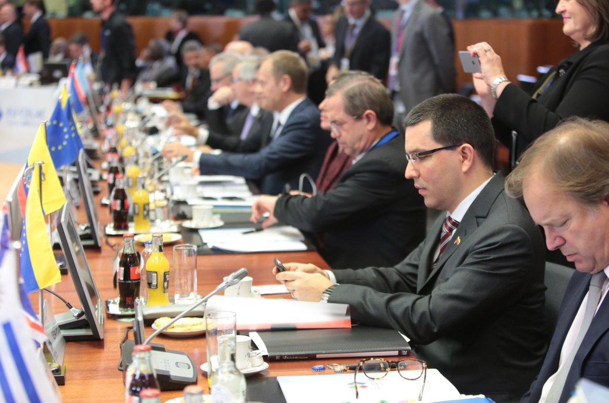 VTVcanal8's tweet photo. .@jaarreaza: Alianza birregional Celac-UE debe ser de cooperación constructiva http://t.co/kDgo9gjUVi http://t.co/64Av64uHbY