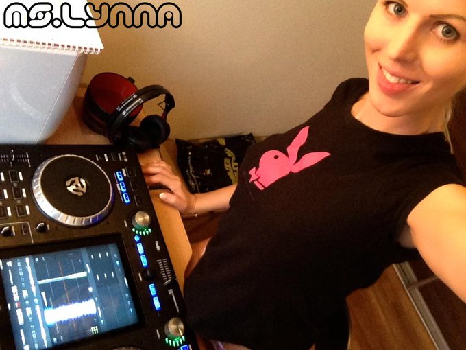 Only one month left till my next gig in Mallorca! 11th July in Titos Palma​! http://t.co/vPCoj1vjan<a href="/tag/camgirl"class="tags"><span>#camgirl</span></a><a href="/tag/skype"class="tags"><span>#skype</span></a>