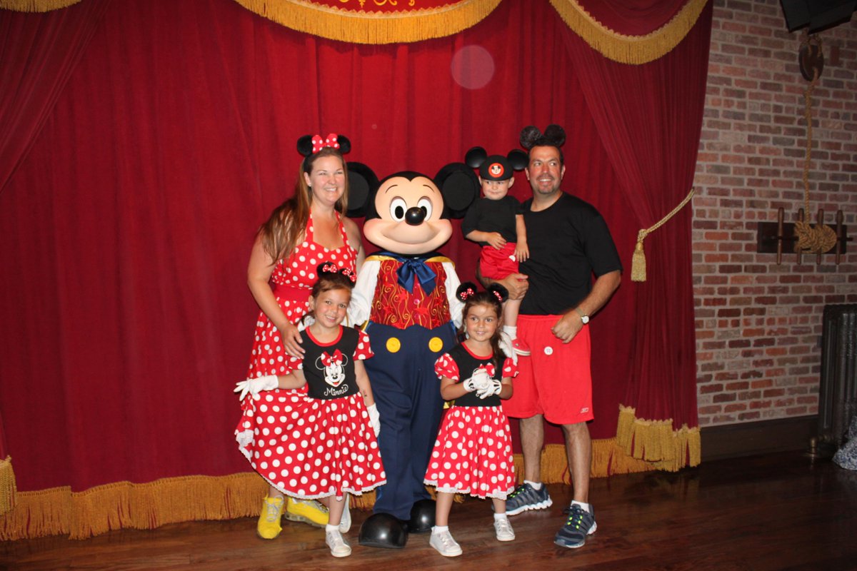 MickeyMom79's tweet photo. "Hi Everybody" #DisneySummerContest http://t.co/20QTIHLlgx