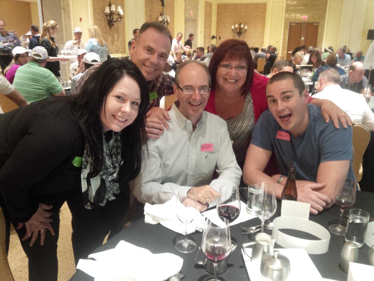 erinaldridge82's tweet image. Best table at our offsite! Bill Maurins team! #classofone @StephanieVeeck #meridianlto