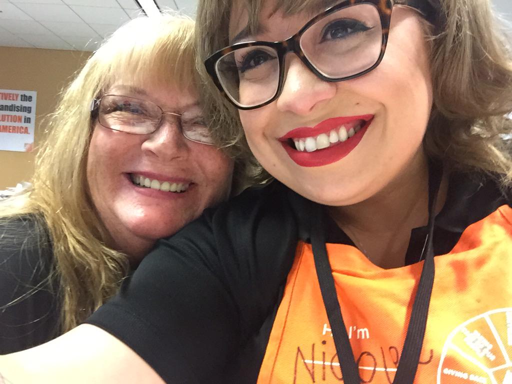 KellyFalor's tweet photo. So Proud of these two ladies! #Pacnorthproud #D020 #Opositive http://t.co/n8azH9fqTV