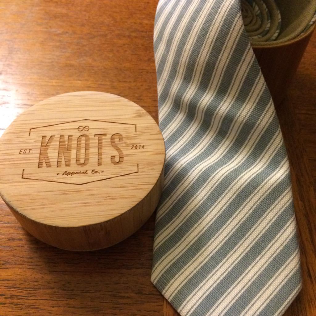 jfox_irish's tweet image. My @WeTieKnots order arrived! 😀 Thanks for the referral, @caitlinpiller, to a fellow ND alum biz! #showusyourknot