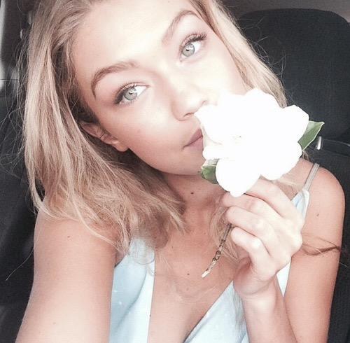 besthadidpics's tweet photo. Gigi x selfies http://t.co/Eh7GU29gGb