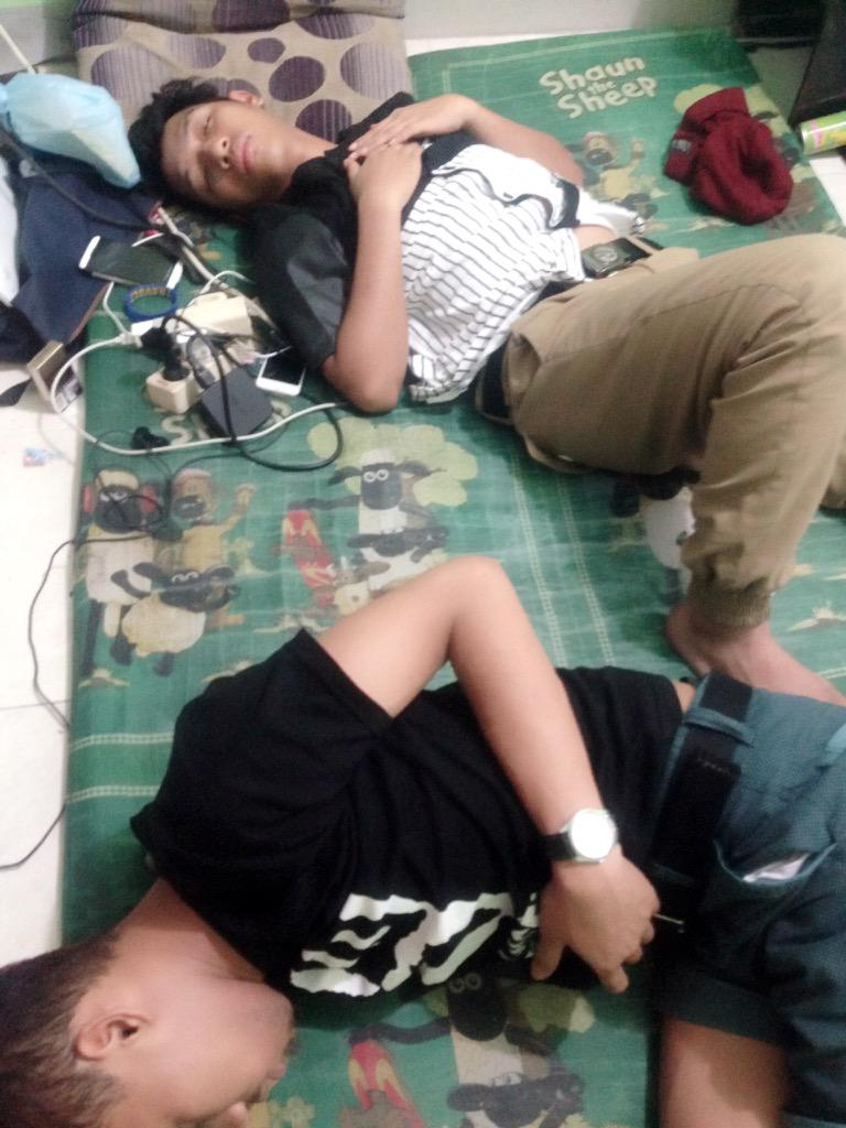 Tuh udah bingung mau tidur dimana lagi 😂