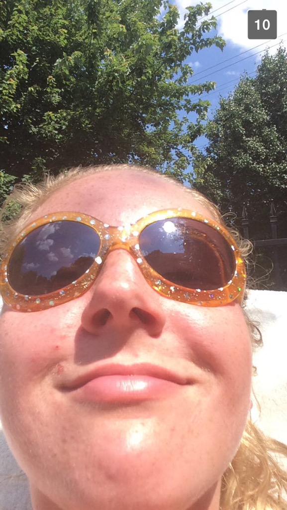 leahcluck's tweet photo. ~blocking out the haters~ http://t.co/pEchphkfD5