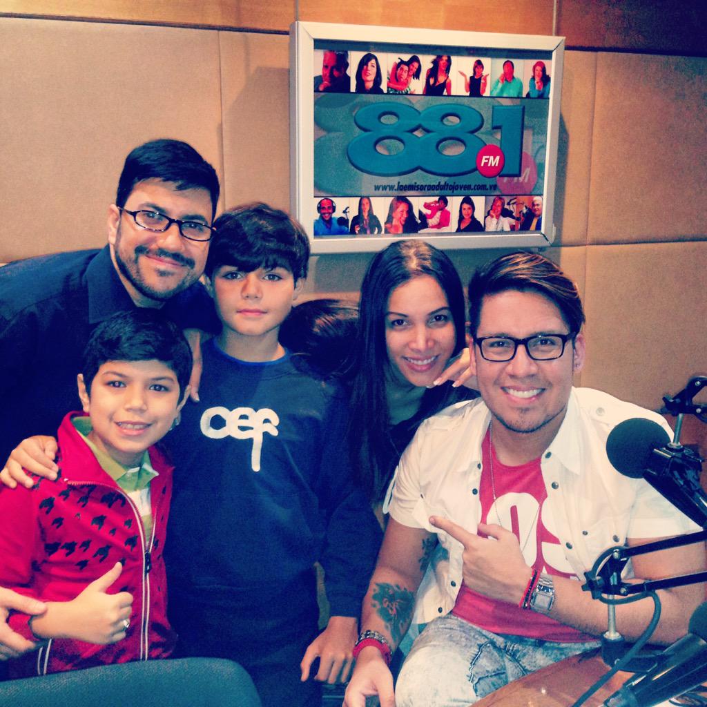 dereckblanco's tweet photo. Gracias! @AMAZINGBARBARA @ArnaldoAlbornoz por la entrevista en #Gigablog para hablar de la obra, abrazo pa' ustedes! http://t.co/LkaWQn0oaP