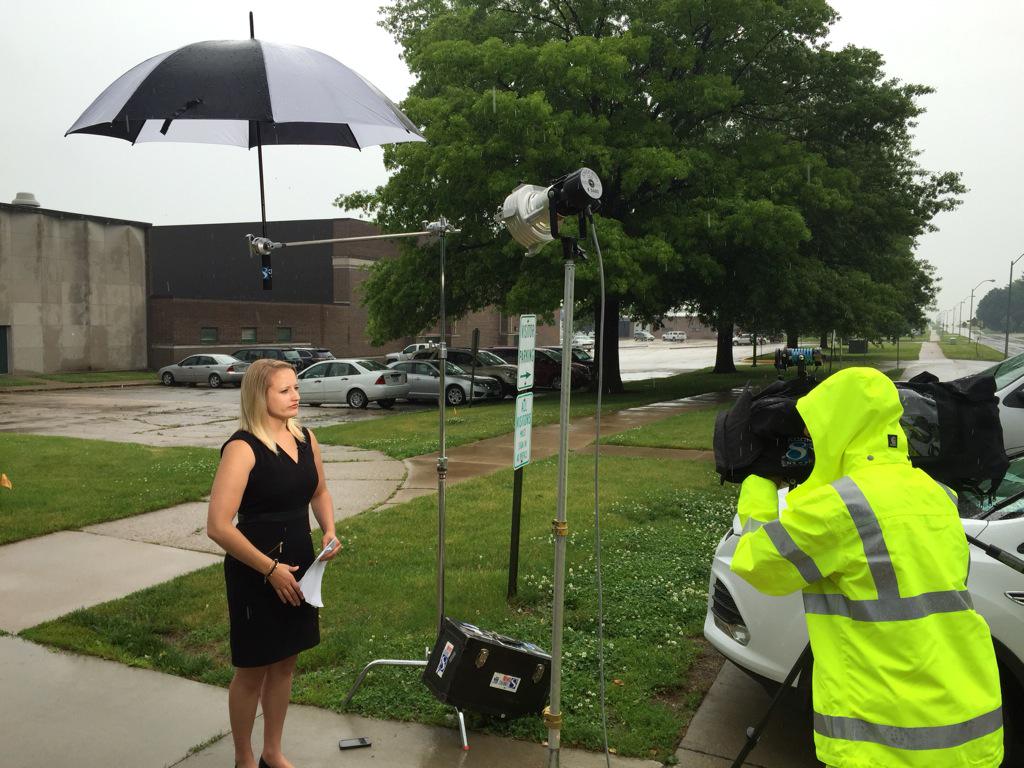 CKintzer's tweet photo. Dry #tvnews #tvnewslife #rain #tvcameraman http://t.co/N0ONMIwu7W