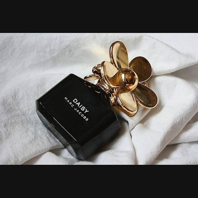 marc jacobs daisy black edition