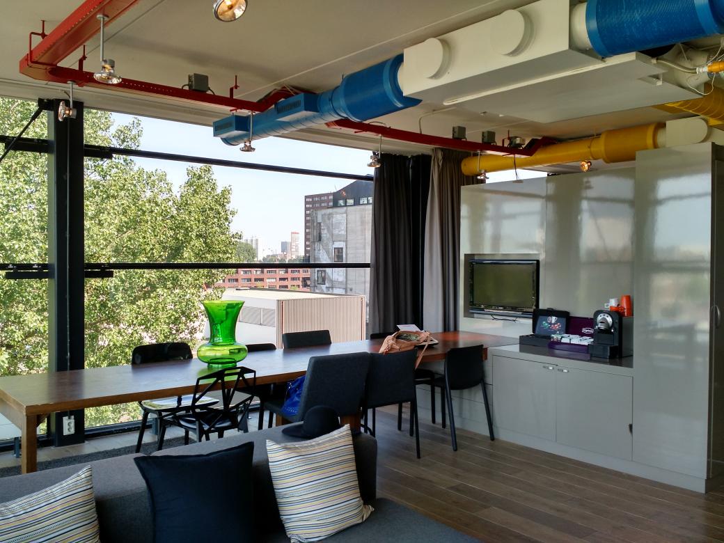 Soetkees's tweet photo. Ontwaken met een fantastisch uitzicht over Rotterdam! Op naar het ontbijt @STROOMRotterdam http://t.co/lWabxMen6m