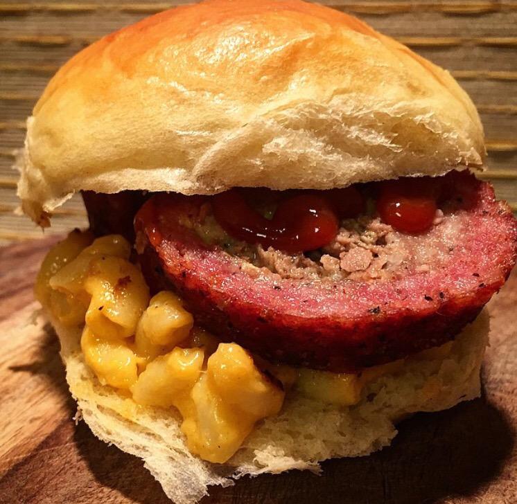 pigheadedbbq's tweet image. BBQ sausage #Fatty stuffed w Cheesesteak #WitOut, #Sriracha #MacNCheese &amp;amp; #Ketchipotle on @conshybakery brioche bun.