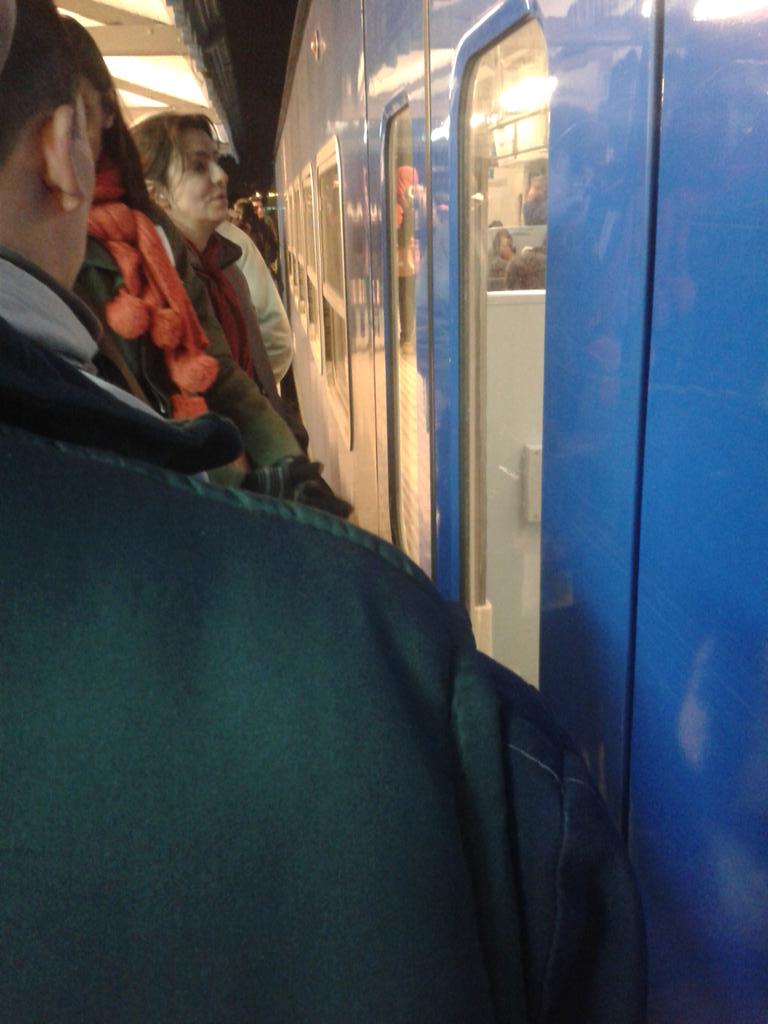 diego_seque's tweet photo. @fantinofantino mira que bien que andan los trenes de @RandazzoF no abren las puertas http://t.co/1zX94H6DCP
