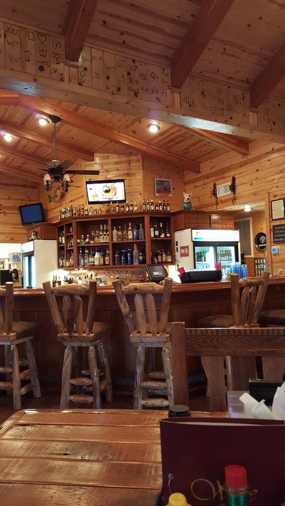 Zona2105's tweet photo. Watching the game in style #AlpineAZ http://t.co/AlQ9aKhgyw