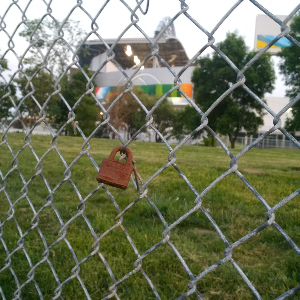 TanyaO2006's tweet photo. @BeauWinnipeg @HeatherProsak Someone started thier own #ParisBridge tradition at the #IGA stadium. #letsdoit #WpgLove http://t.co/SwTAOO4vIL