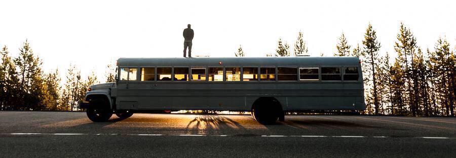 christiand's tweet photo. He converted a bus into a house😱 http://t.co/sX7HsvIGYh