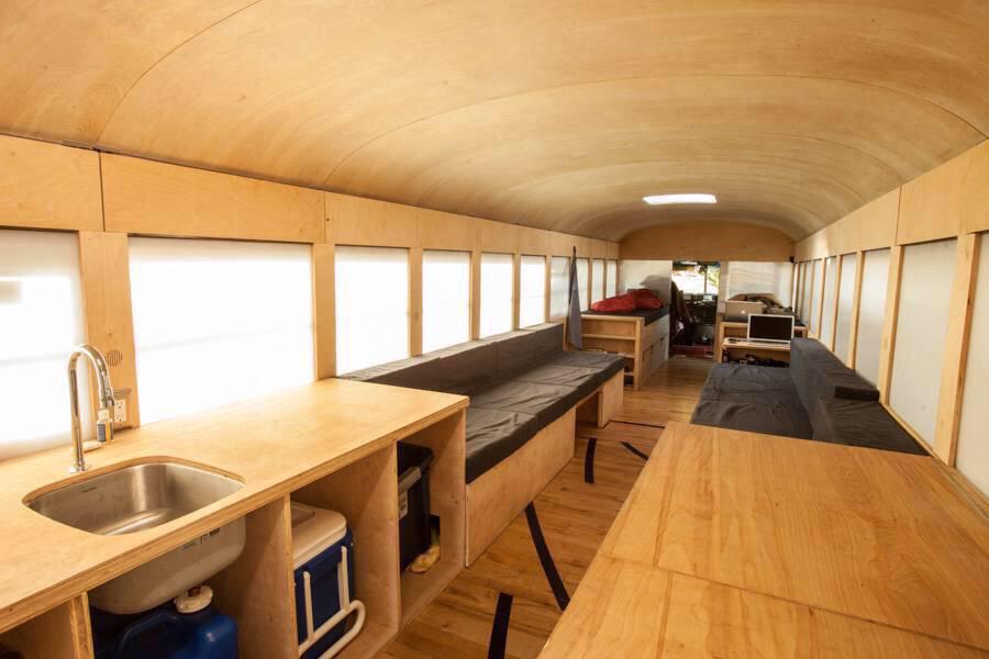 christiand's tweet photo. He converted a bus into a house😱 http://t.co/sX7HsvIGYh