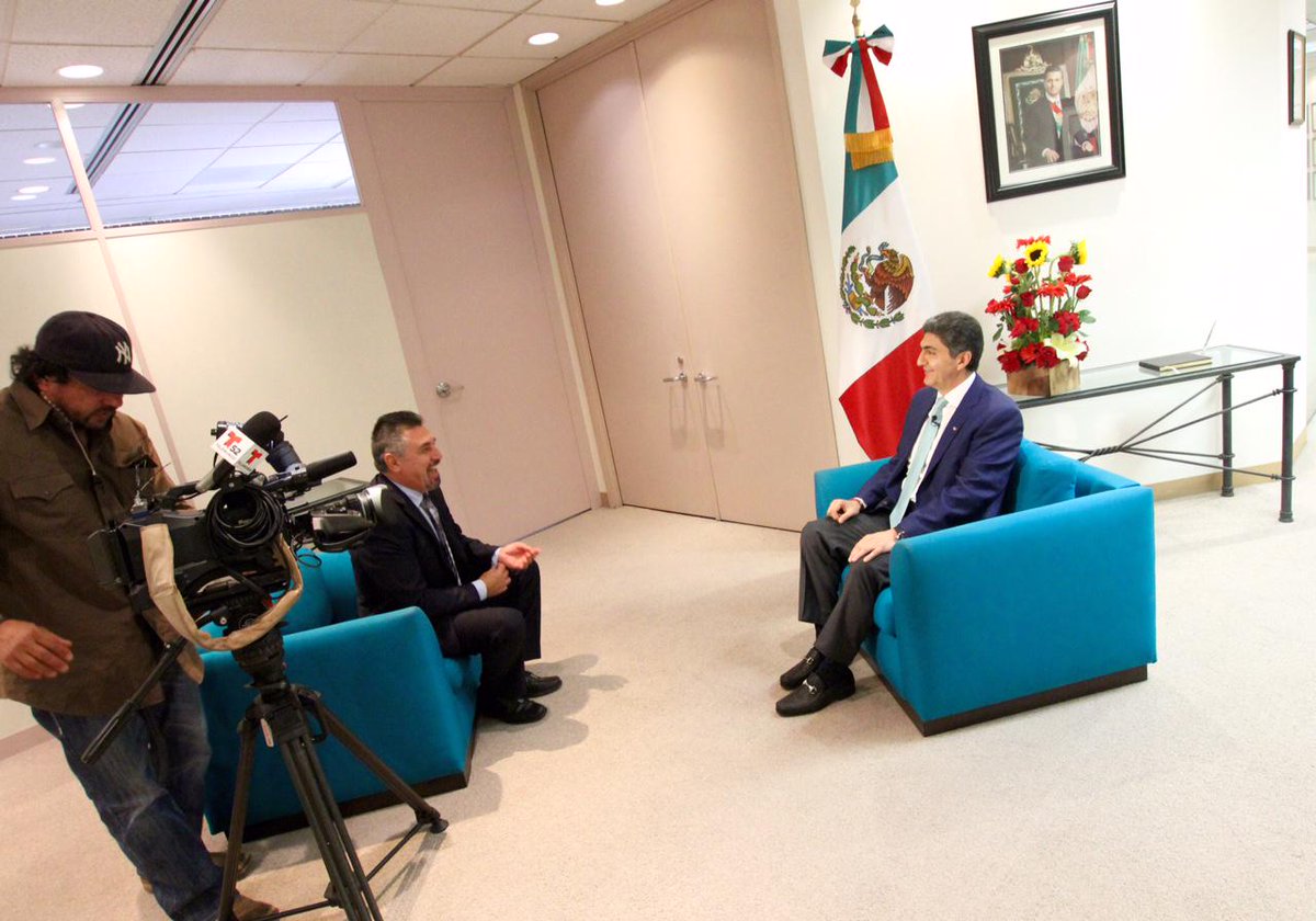 ErnestoNemer's tweet photo. En entrevista con @Telemundo destaqué el éxito del proyecto de producción de nopal del “Club Jalpense” en Zacatecas http://t.co/My8BX4pk1I