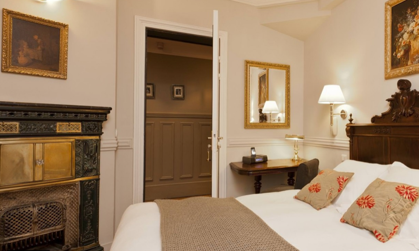 Fireplace in your hotel room? #Charming details in our guide to the #TOP60 #Hotels in #Paris! bit.ly/HOTELGUIDEPARIS