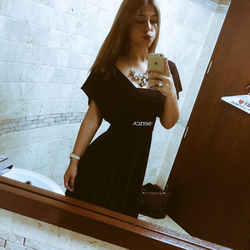 aguivani's tweet image. Hoy en La Enoteca. 🍹💜 #promotora #CodeSeven