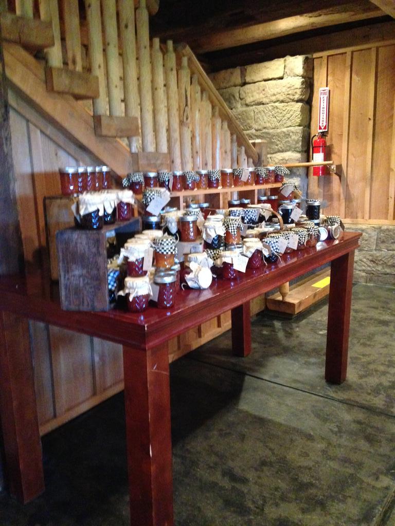 remoscatering's tweet photo. Armstrong Farms wedding http://t.co/px3SyXwzS3